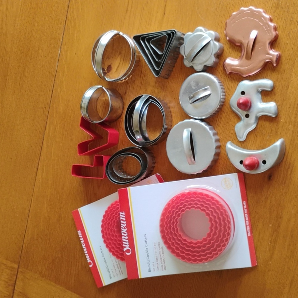 Assorted Cookie Cutters Biscuit Linzer Pastry Baker Holiday Fair Bake Sale